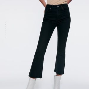 Zara Jeans - Zara -Mid Rise Cropped Flared Jeans in Black! Zara Jeans - Zara -Mid Rise Cropped Flared Jeans in Black!